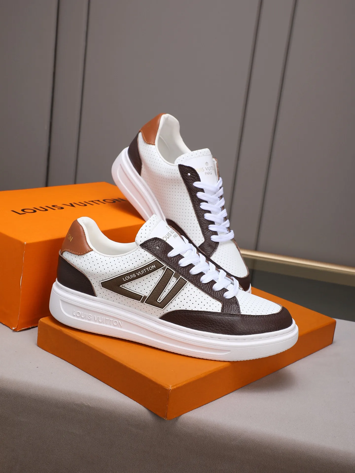 PP420 main model 👍👍👍2025 new LOUIS VUITTON [Luden Yiwei]——LV upper [Lv]🇮🇹Imported first-layer cowhide embossed🇩🇪Inside imported sheepskin lining ➕Non-slip and wear-resistant outsole. Every man's identity is reflected in his elegant and stable upper shoes🚶🏻🚶🏻📯 No matter the wind or rain, the shoe last remains unchanged and can stand the test of time🔍️. ——Code number: 38-44 (45 can be customized)
